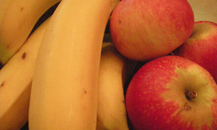 Pečena jabuka sa orasima i bananom