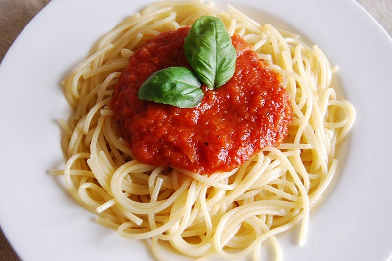 Špageti sa sosom od paradajza
