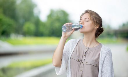Mit iza priče da treba piti 8 čaša vode na dan